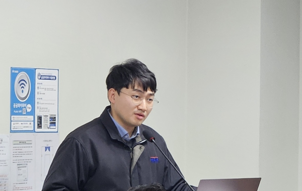 전정근 HMM 해원연합노동조합 위원장이 18일 서울 여의도 국회의원 회관에서 열린 ‘HMM 매각 민영화 대국민 검증 토론회’에 참석해 발언하고 있다. /사진=정용석 기자