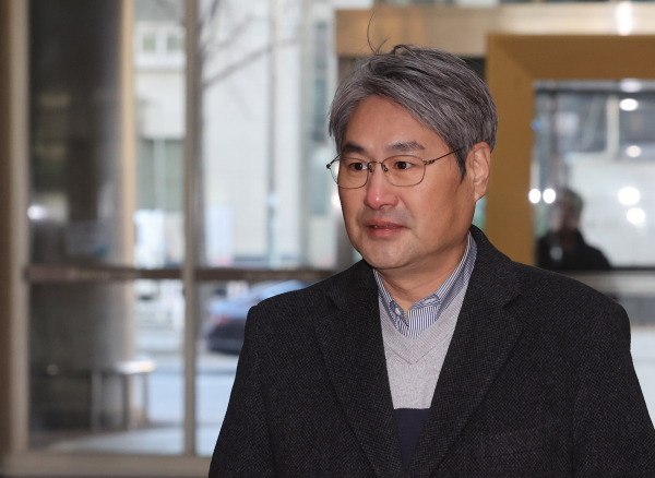 제4이동통신사 선정을 위한 5G 28㎓ 주파수 대역 경매가 속개된 31일 오전 한윤제 스테이지엑스 입찰대리인이 서울 송파구 아이티벤처타워로 들어서고 있다. / 사진 = 연합뉴스