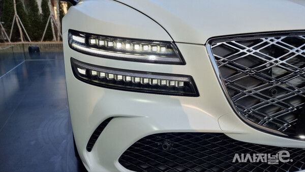 MLA 기술이 적용된 헤드램프 모습. / 사진=박성수 기자