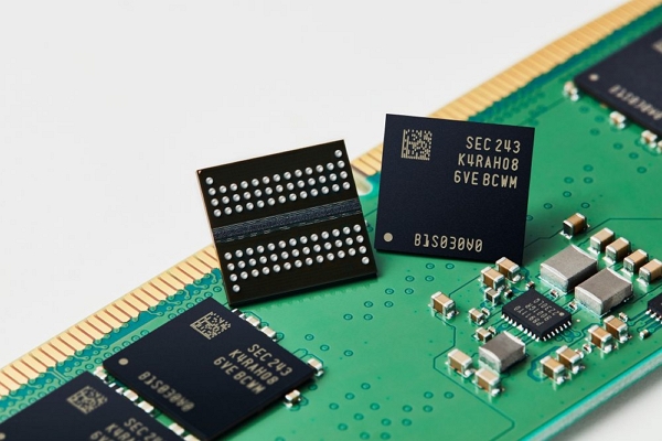 삼성전자의 DDR5 D램 / 사진=삼성전자
