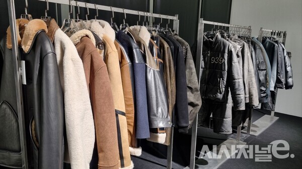 무신사가 올해 예측한 FW 트렌드 레더 리믹스 옷들. / 사진=한다원 기자