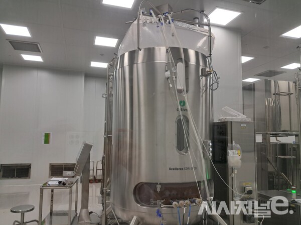 프레스티지바이오로직스 4공장 내부, 싱글 유즈 시스템이 적용된 배양기./ 사진=최다은 기자