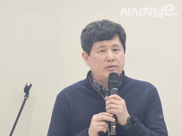 강신구 SK텔레콤 사이버위협대응팀 매니저가 22일 서울 강남구 한국통신사업자연합회(KTOA) 회관에서 열린 기자스터디에서 SK텔레콤의 보이스피싱, 스미싱 대응 활동을 소개하고 있다. / 사진 = 김용수 기자