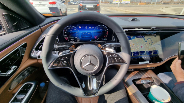 E300 4MATIC 익스클루시브의 운전석. / 사진=최동훈 기자
