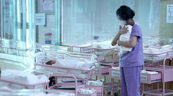 서울의 한 공공산후조리원 신생아실의 모습./사진=연합뉴스