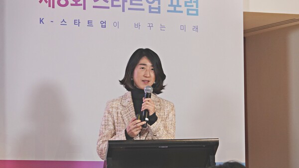 조수원 투아트 대표가 20일 시사저널e 주최로 서울 용산구 그랜드하얏트서울에서 열린 스타트업포럼2024에서 AI가 바꾸는 사회적 약자를 위한 삶을 주제로 강연하고 있다. /사진=시사저널e