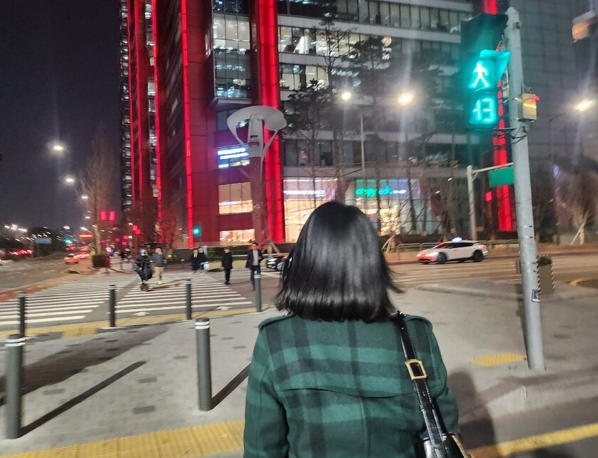 서울 여의도에 거주하는 6년차 직장인 이하린(가명, 33세)씨의 퇴근길. 그는 결혼 4년차임에도 향후 2~3년간은 자녀 계획이 없다고 말했다. [사진=김지원 기자]