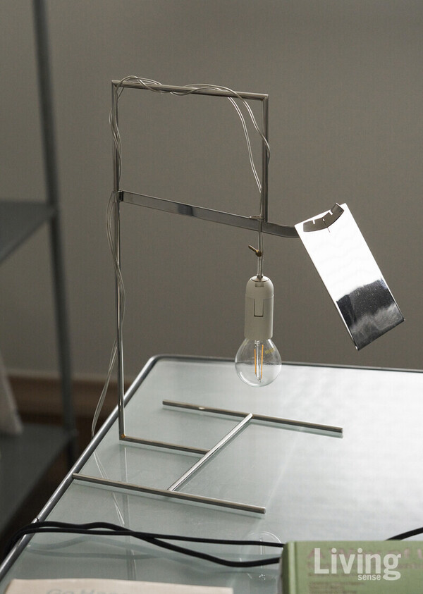 두 사람이 좋아하는 포르투갈 건축가 알바로 시자의 테이블 조명.