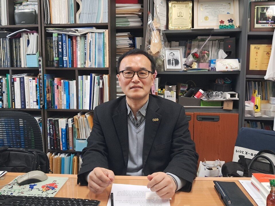 27일 조쌍구 건국대 줄기세포재생공학과 교수가 시사저널e와 만나 인터뷰를 진행하고 있다./ 사진=최다은 기자