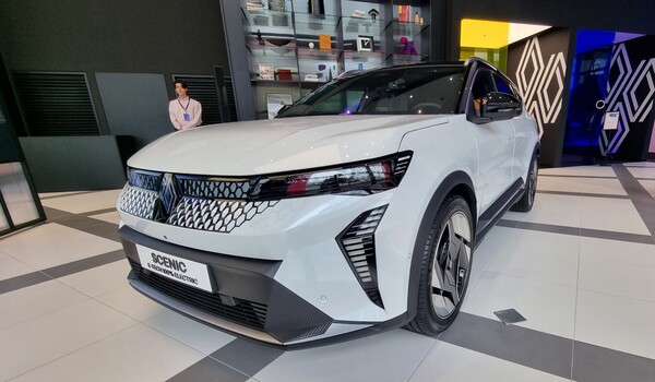 르노코리아가 이날 르노 성수에서 처음 공개한 소형 전기 SUV 르노 세닉(Scenic). / 사진=최동훈 기자