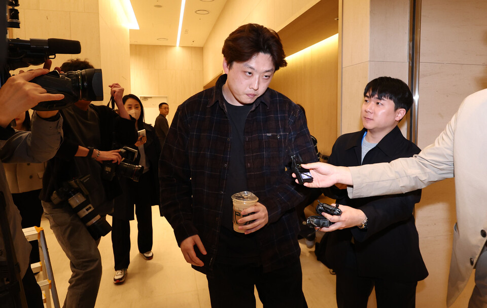 박단 대한전공의협의회(대전협) 비상대책위원회 위원장이 지난 7일 서울 용산구 대한의사협회에서 열린 의대정원 증원 저지를 위한 비대위 제7차 회의에 참석하기 위해 회의장으로 향하고 있다./사진=연합뉴스