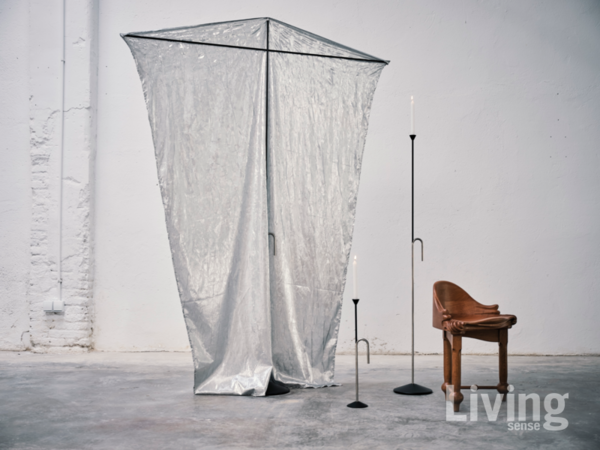 촛대, 거울, 테이블, 화병 등으로 구성된 ‘바통’ 컬렉션은 지팡이를 모티프로 일상 속 단순함의 미학을 고스란히 보여준다. ©Ronan Bouroullec