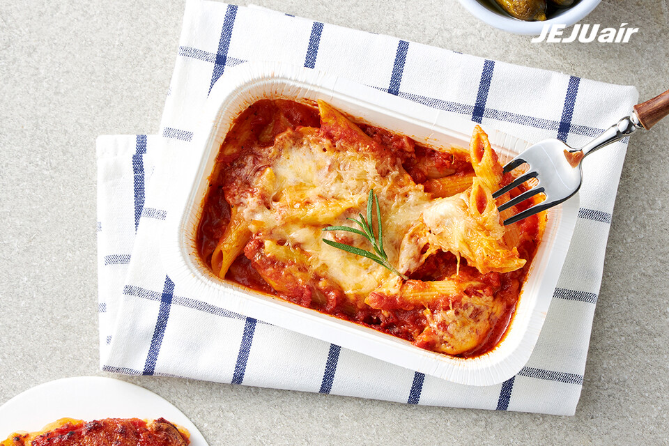 제주항공이 최근 출시한 매운 맛 K푸드 기내식. / 사진=제주항공