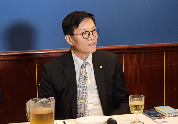 이창용 한국은행 총재가 19일(현지시간) 특파원 간담회에서 발언하고 있다. /사진=연합뉴스