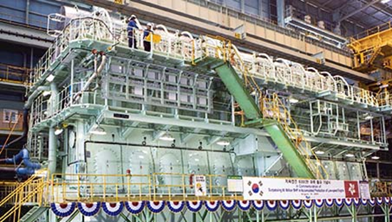 한화엔진의 선박용 디젤 엔진 제품. / 사진=한화