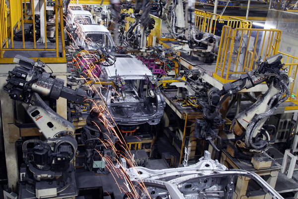 경기 평택시 소재 KG모빌리티 평택공장의 차체1공장이 가동되고 있다. / 사진=KG모빌리티