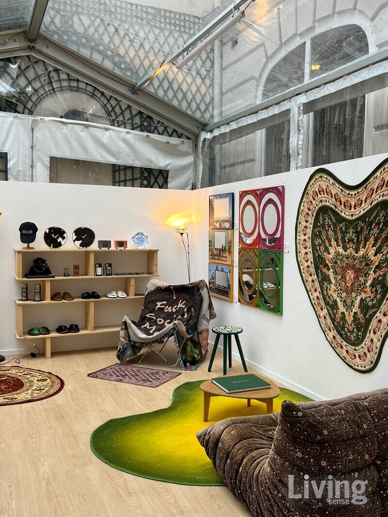 지난 1월 파리의 247트웬티포세븐 쇼룸에서 유럽 및 세계 각지의 바이어들에게 세이투셰가 소개되었다.