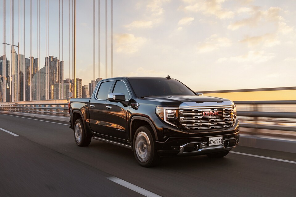 GMC 시에라 주행. /사진=GM