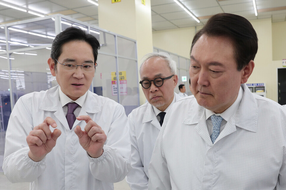 윤석열 대통령(오른쪽)과 이재용 삼성전자 회장(왼쪽). / 사진=대통령실사진기자단