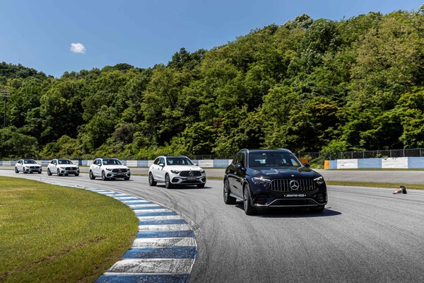 더 뉴 메르세데스-AMG GLC 43 4MATIC(이하 GLC)이 16일 오전 경기 용인시 스피드웨이 트랙을 달리고 있다. / 사진=메르세데스-벤츠 코리아