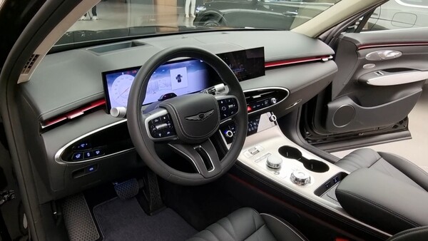 GV70 부분변경모델의 1열 전경. / 사진=최동훈 기자