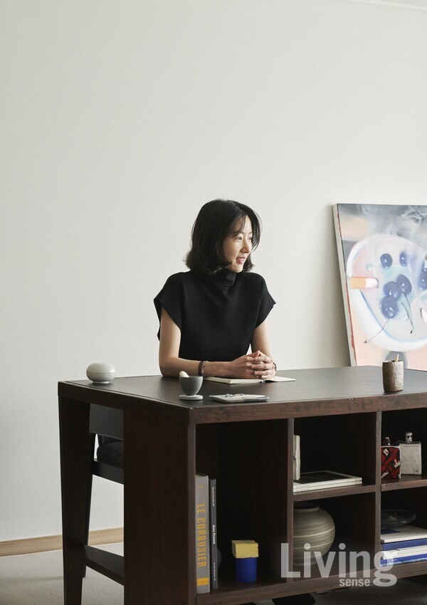  예술 작품에서 영감을 얻고 향기를 창작하는 블루트의 장지원 대표.