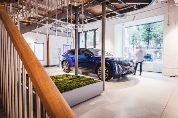 스위스 취리히에 위치한 캐딜락 쇼룸(캐딜락 시티)에 리릭이 전시돼 있다. / 사진=캐딜락 유럽법인