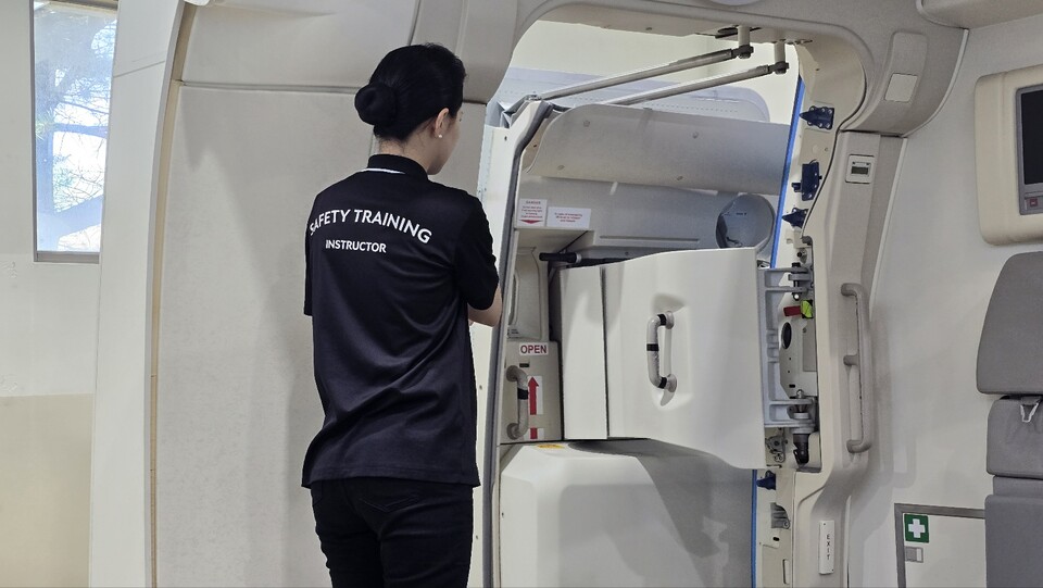 실제 항공기과 동일한 시스템을 구축해 직원들이 안전 교육을 할 수 있도록 만들었다. / 사진=박성수 기자