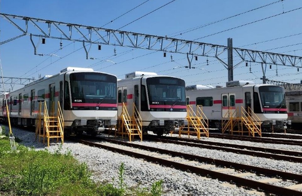 오는 8월부터 서울 지하철 8호선 연장선(별내선)이 개통된다. 별내선 운행을 위해 좌석과 통로를 넓힌 새로운 전동차가 도입된다. 사진=서울시 제공