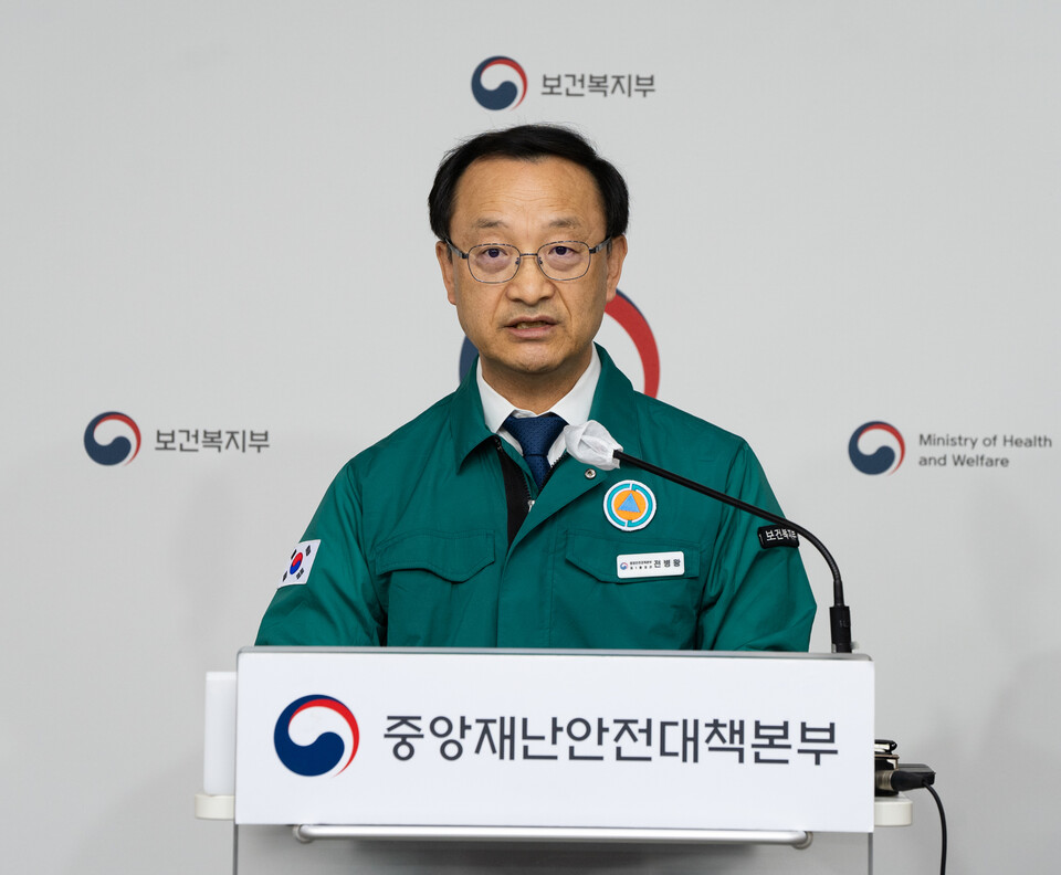 전병왕 보건복지부 보건의료정책실장이 27일 ‘의사 집단행동 중앙재난안전대책본부’ 브리핑을 하고 있다. / 사진=복지부