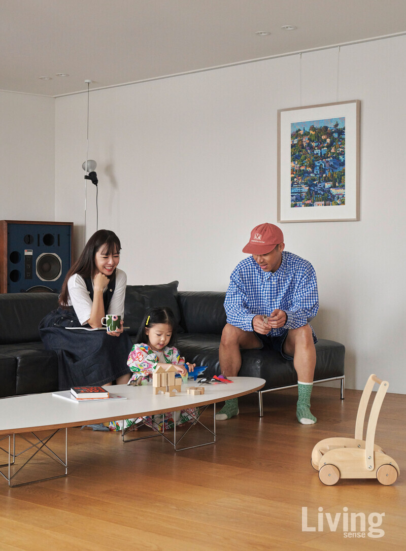 부부와 딸 소월이의 단란한 시간. 