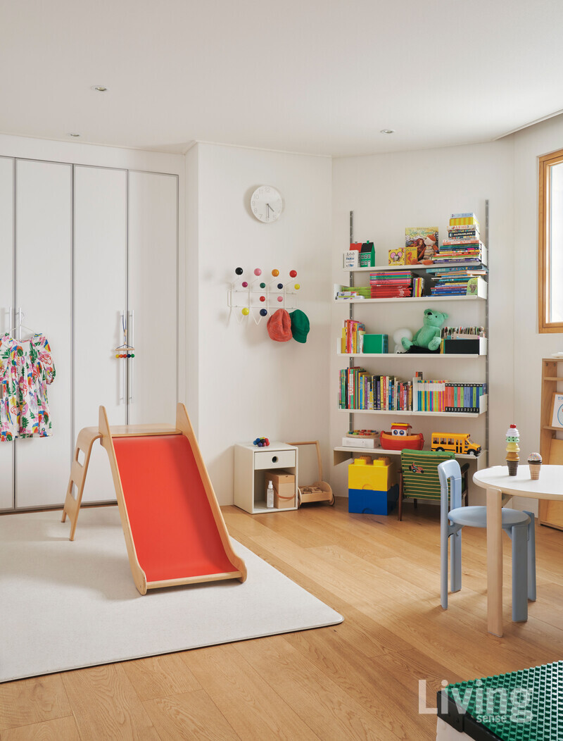 색색의 컬러들이 사랑스러운 소월이의 방.