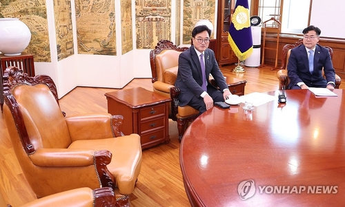 우원식 제22대 국회 전반기 국회의장이 지난 5일 오후 국회에서 본회의 직후 열려고 했던 여야 원내대표와의 회동이 국민의힘 추경호 원내대표의 불참으로 반쪽 회동이 되자 아쉬움을 토하고 있다. / 사진=연합뉴스