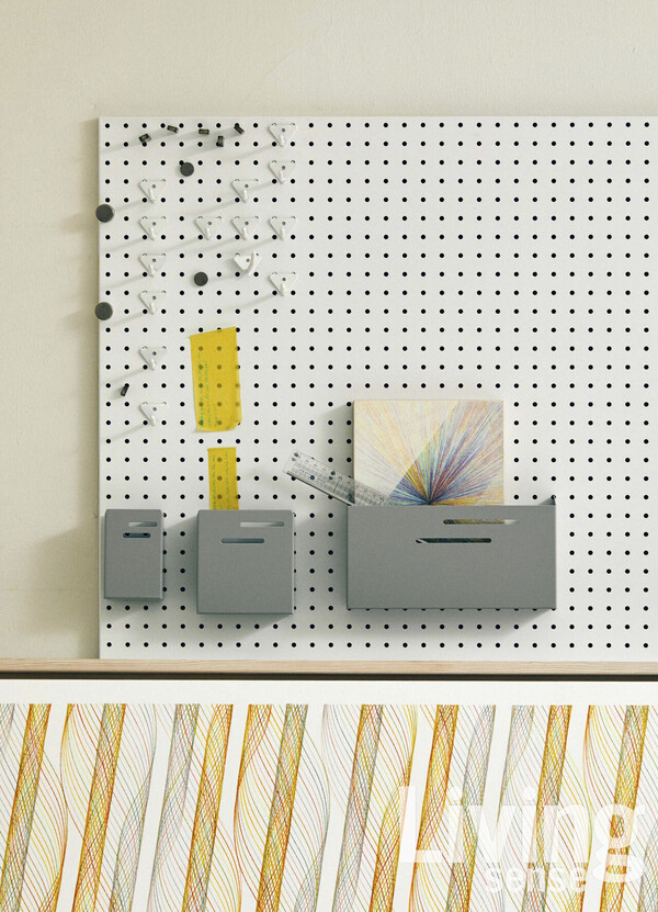 정교한 작업이 진행되는 작업실은 늘 깔끔하게 정돈되어 있다.