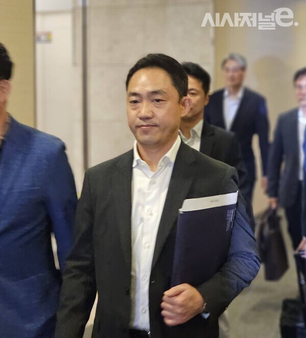 서상원 스테이지엑스 대표가 27일 서울 마포구 모처에서 열린 제4이동통신사업자 후보 자격 취소 청문회에 출석하고 있다. / 사진 = 김용수 기자