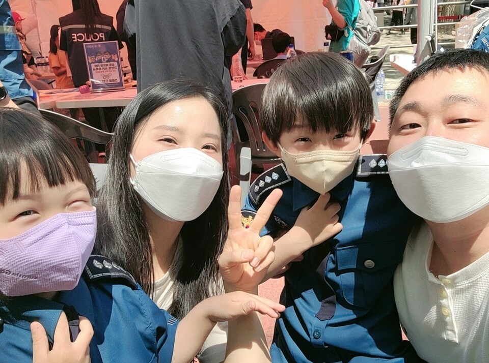 두 아이를 양육하는 김혁(남·41)씨는 미디어가 출산과 양육을 다루는 방식을 긍정적으로 전환해야 사회적 인식 또한 개선될 수 있다고 조언했다. / 사진=김씨 제공.