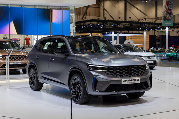 르노코리아자동차 부스에 전시된 중형 SUV 뉴 르노 그랑 콜레오스의 에스프리 알핀 트림. / 사진=르노코리아자동차