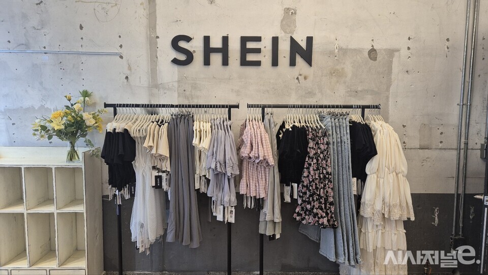 쉬인 팝업스토어 내부 중 일부. / 사진=한다원 기자