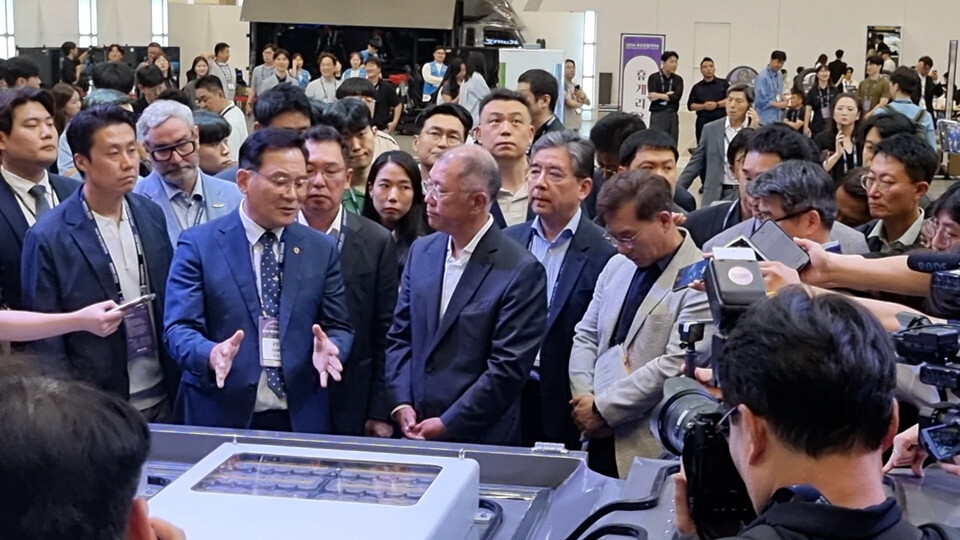 지난 27일 프레스데이에 방문한 현대자동차그룹 정의선 회장 / 사진=최동훈 기자