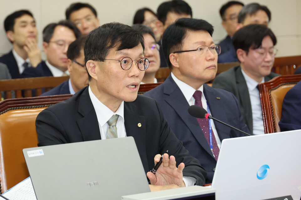 이창용 한국은행 총재가 9일 오전 서울 여의도 국회에서 열린 기획재정위원회 전체회의에서 위원의 질의에 답하고 있다. / 사진=연합뉴스
