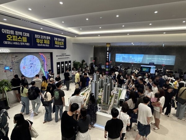 올해 최다 청약접수 건수 기록을 세운 동탄역 대방 엘리움 더 시그니처 견본주택 / 사진=대방산업개발