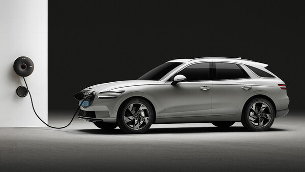 GV70 전동화 모델이 충전되고 있다. / 사진=제네시스