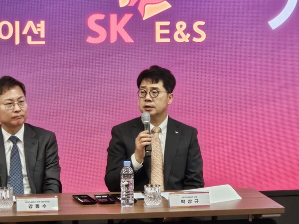 18일 오전 서울 종로구 SK서린빌딩에서 열린 SK이노베이션-SK E&S 합병 관련 기자간담회에서 박상규 SK이노베이션 사장이 SK E&S 분할상장 계획과 관련한 질문에 답변하고 있다. /사진=정용석 기자