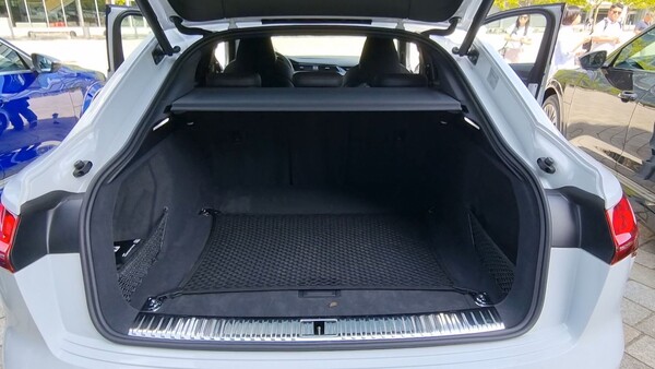 SQ8 e-트론의 트렁크 전경. / 사진=최동훈 기자