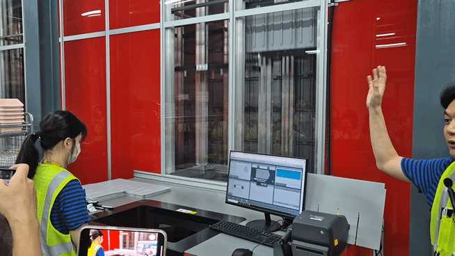 이케아 기흥점의 자동화 물류 창고 시스템. / 사진=한다원 기자