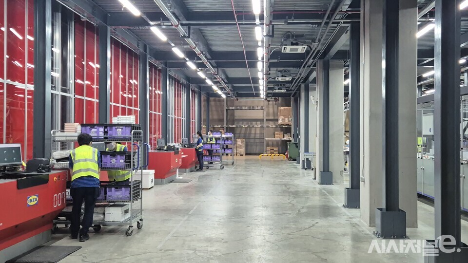 이케아 기흥점 자동화 풀필먼트 시스템 내부. / 사진=한다원 기자