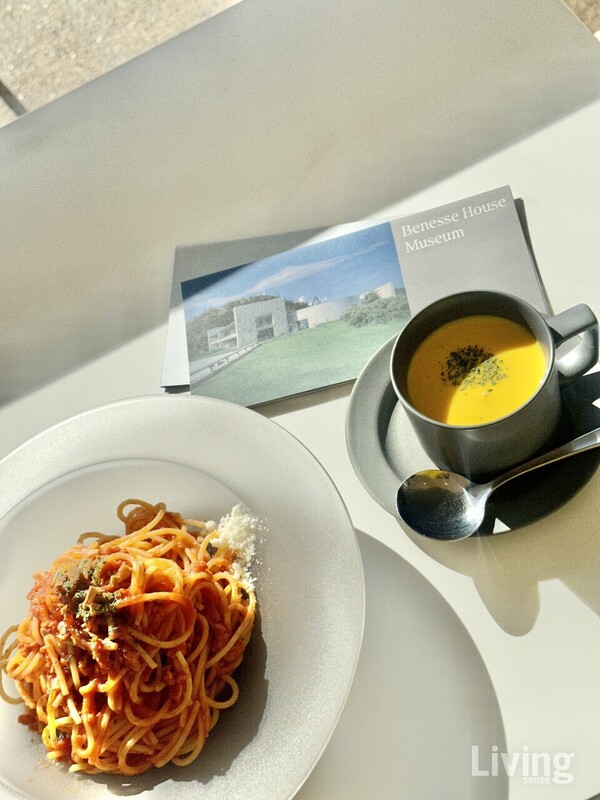 노란 호박이 유명한 곳에서는 호박 요리를!  뮤지엄 카페에서 맛본 호박 수프와 포모도로 스파게티. 