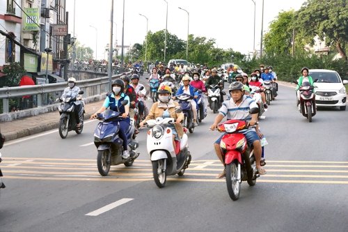 호찌민의 오토바이 출근 행렬. / 사진=연합뉴스