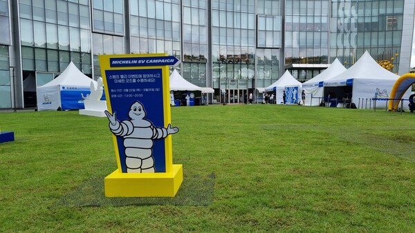 지난 22일 서울 잠실 롯데월드몰 아레나 잔디광장에 조성된 미쉐린코리아 팝업 공간. / 사진=최동훈 기자
