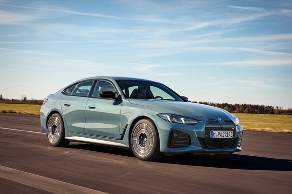 BMW코리아가 연내 출시할 준대형 전기 세단 i4 M50 xDrive. / 사진=BMW